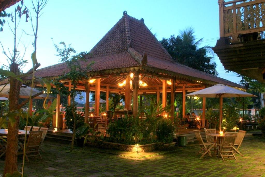 Omah Sinten Heritage Hotel & Resto Surakarta  Exterior photo